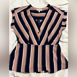 🌸💙Comfortable and dressy from day to night shirt